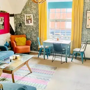 The Armadas Rest Apartment